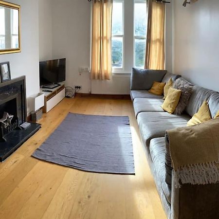 3 Double Bedroomed Flat, Acton. London, Uk Londres Exterior foto