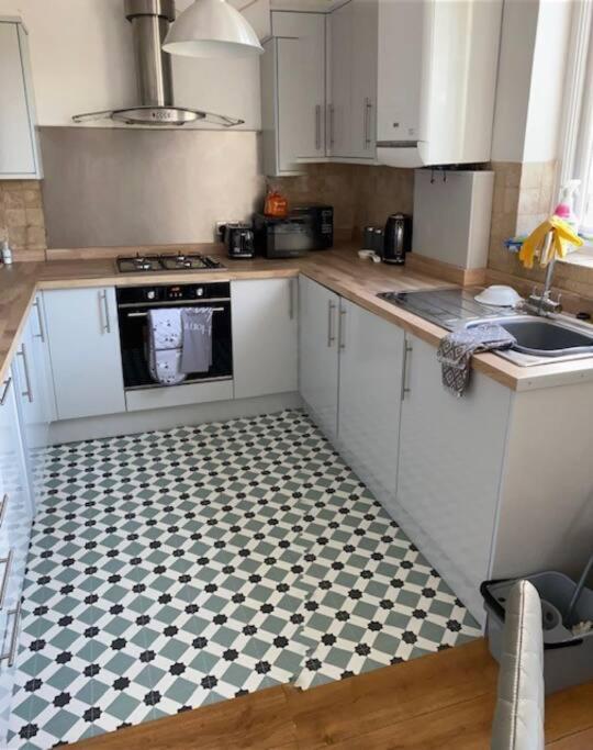 3 Double Bedroomed Flat, Acton. London, Uk Londres Exterior foto