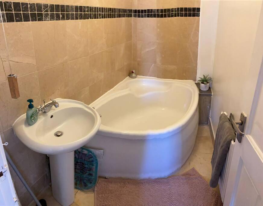 3 Double Bedroomed Flat, Acton. London, Uk Londres Exterior foto